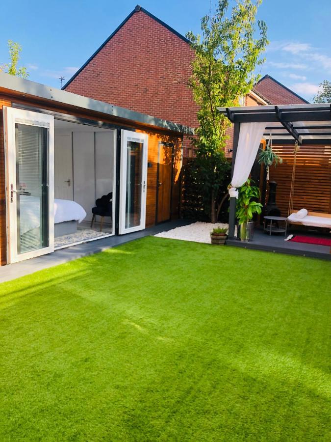 Meezee Pearl Double Bed Lodge With Free Parking Salford  Esterno foto