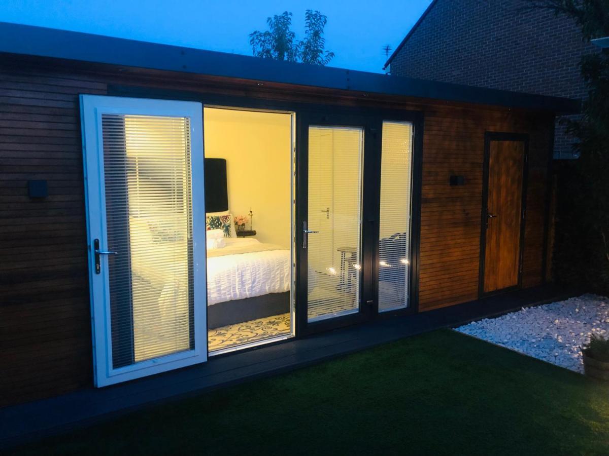 Meezee Pearl Double Bed Lodge With Free Parking Salford  Esterno foto