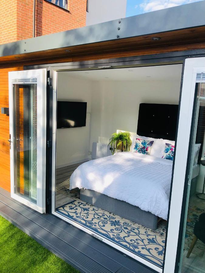 Meezee Pearl Double Bed Lodge With Free Parking Salford  Esterno foto