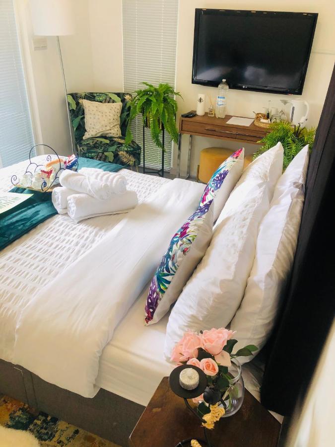 Meezee Pearl Double Bed Lodge With Free Parking Salford  Esterno foto