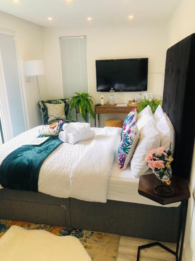 Meezee Pearl Double Bed Lodge With Free Parking Salford  Esterno foto