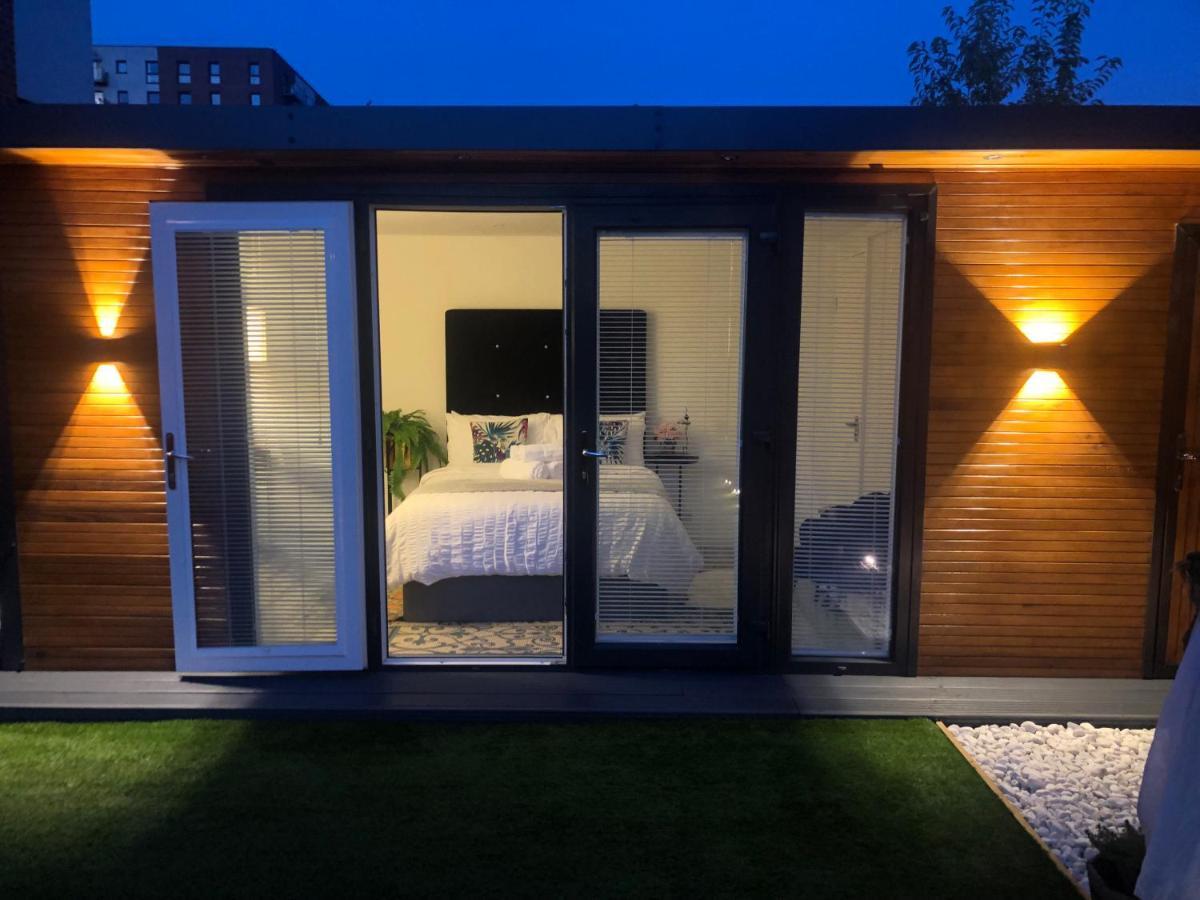 Meezee Pearl Double Bed Lodge With Free Parking Salford  Esterno foto