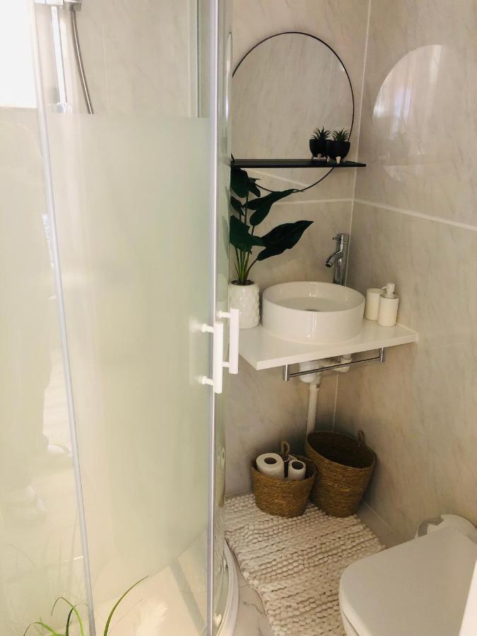 Meezee Pearl Double Bed Lodge With Free Parking Salford  Esterno foto