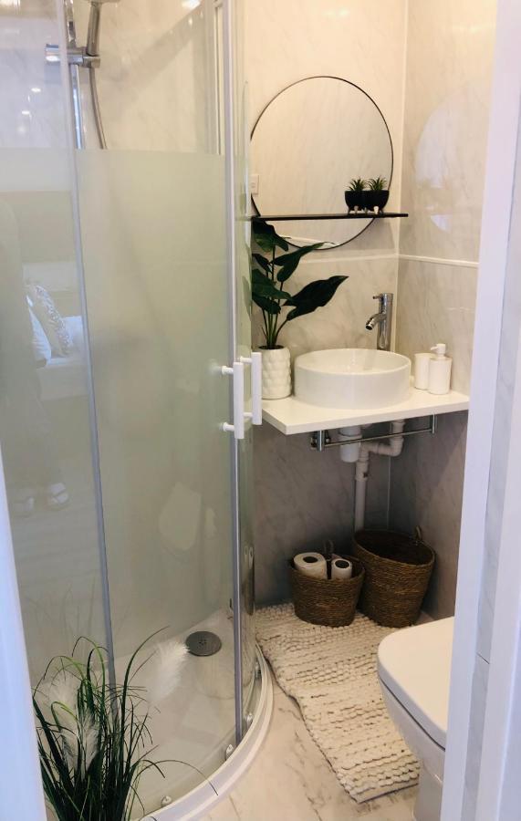 Meezee Pearl Double Bed Lodge With Free Parking Salford  Esterno foto