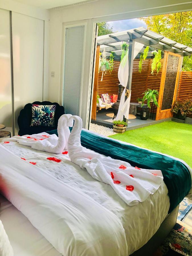 Meezee Pearl Double Bed Lodge With Free Parking Salford  Esterno foto